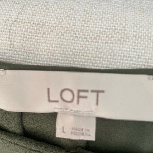 LOFT LONG SLEEVE GREEN BLOUSE SIZE LARGE - Picture 3 of 4